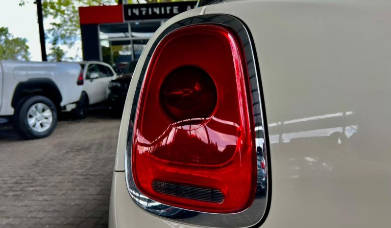 
								MINI Hatch 5-Door Cooper Steptronic full									