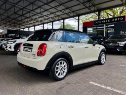 
										MINI Hatch 5-Door Cooper Steptronic full									