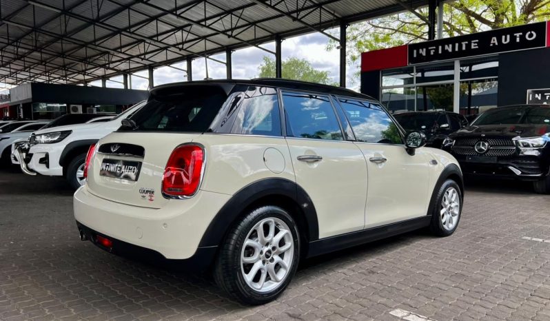 
								MINI Hatch 5-Door Cooper Steptronic full									