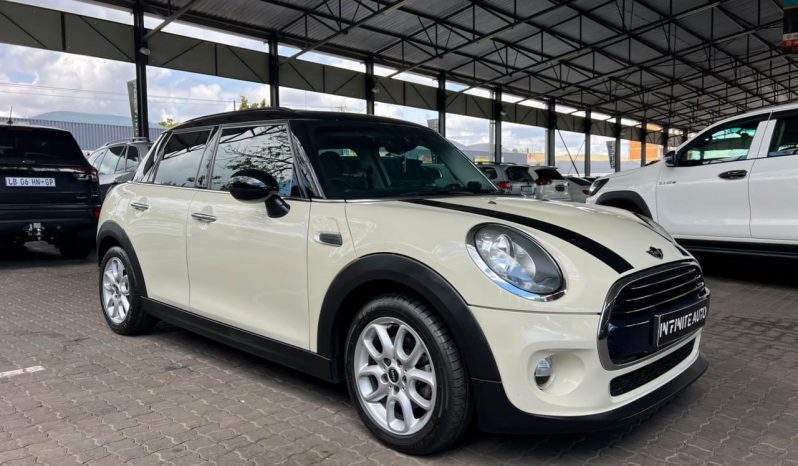 
								MINI Hatch 5-Door Cooper Steptronic full									