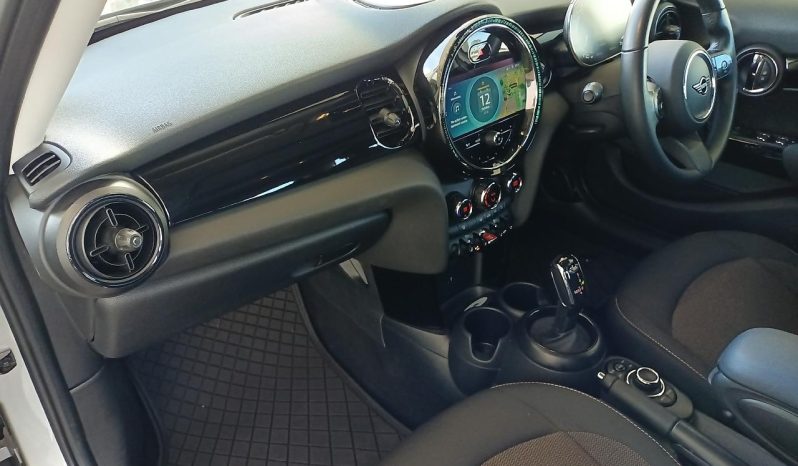 
								MINI Hatch 5-Door Cooper Steptronic full									