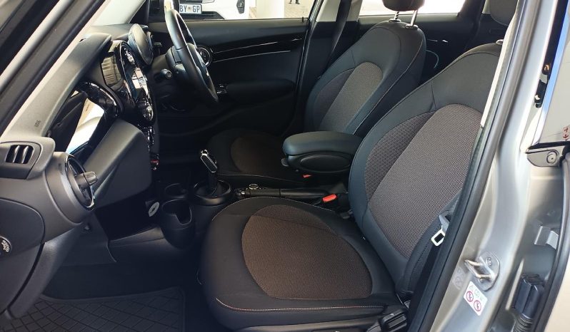 
								MINI Hatch 5-Door Cooper Steptronic full									