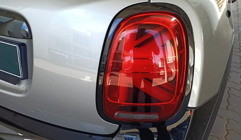 
								MINI Hatch 5-Door Cooper Steptronic full									