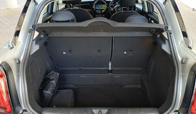 
								MINI Hatch 5-Door Cooper Steptronic full									
