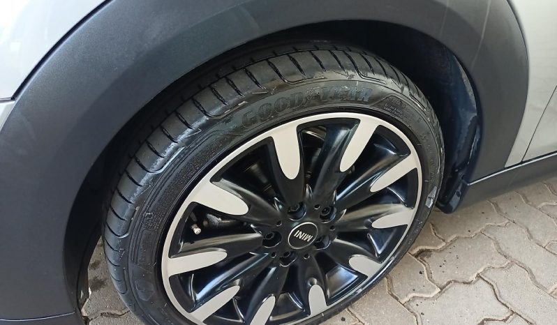 
								MINI Hatch 5-Door Cooper Steptronic full									