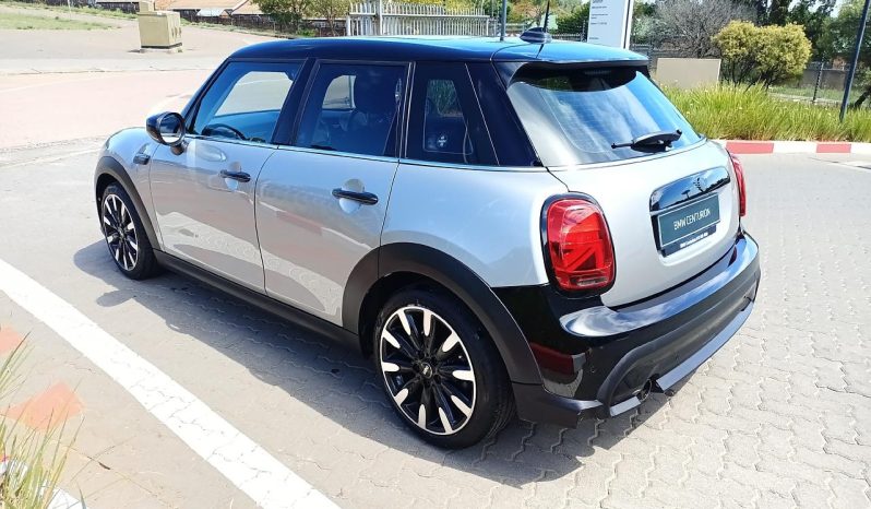 
								MINI Hatch 5-Door Cooper Steptronic full									