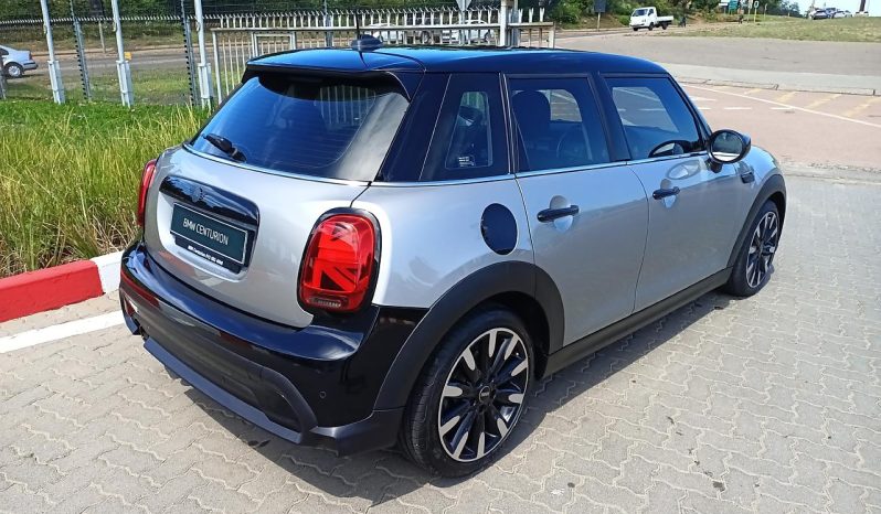 
								MINI Hatch 5-Door Cooper Steptronic full									