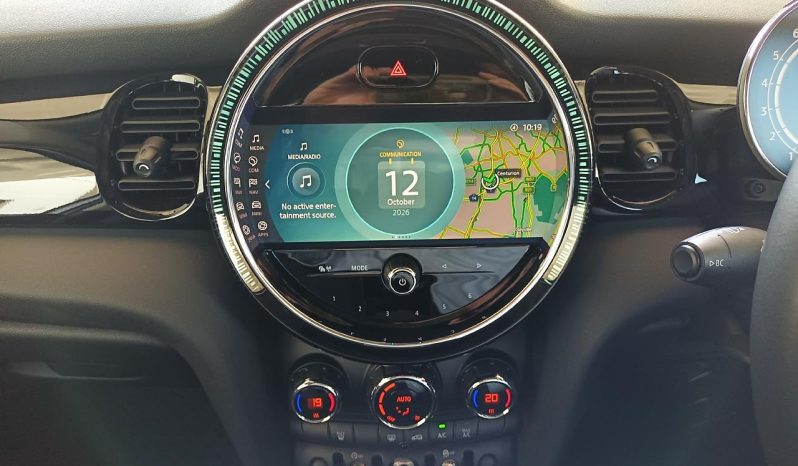
								MINI Hatch 5-Door Cooper Steptronic full									