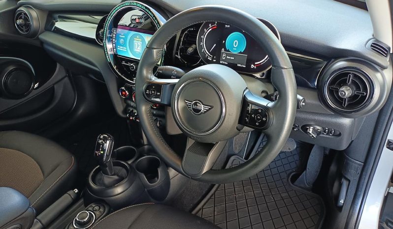 
								MINI Hatch 5-Door Cooper Steptronic full									