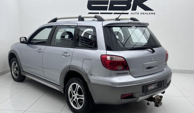 
								Mitsubishi Outlander 2.4 Gls At full									