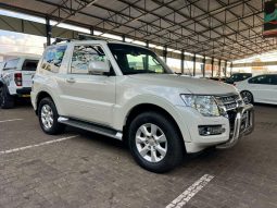 
										Mitsubishi Pajero 3.2 Gls Swb At full									