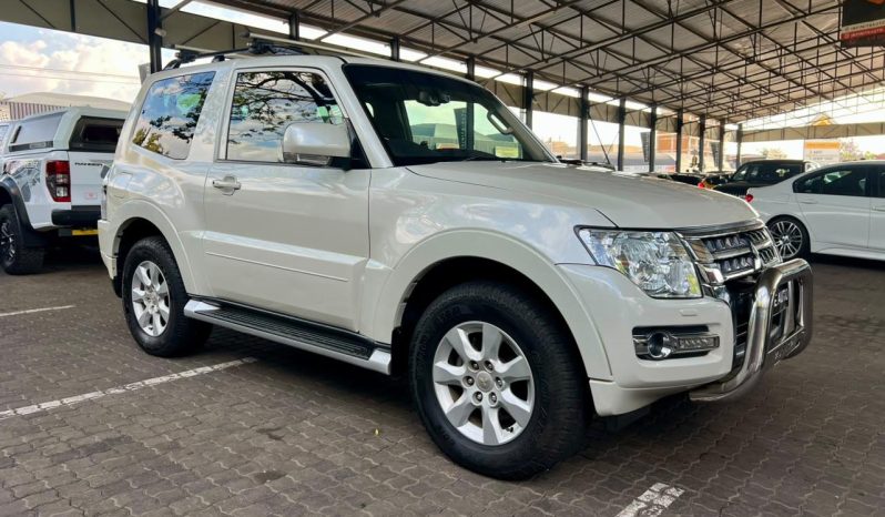 
								Mitsubishi Pajero 3.2 Gls Swb At full									