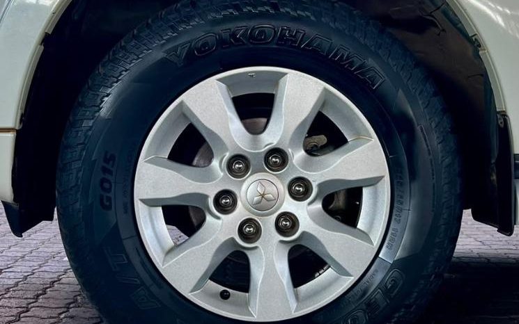 
								Mitsubishi Pajero 3.2 Gls Swb At full									