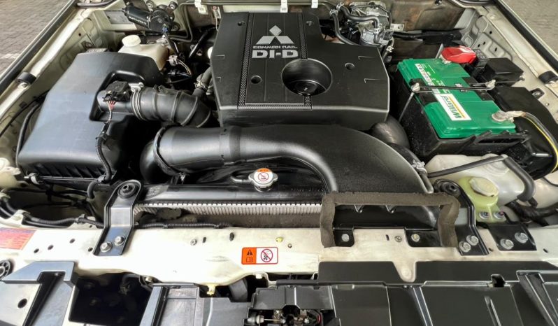 
								Mitsubishi Pajero 3.2 Gls Swb At full									