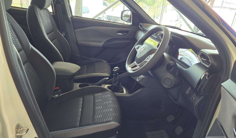 
								Nissan Magnite 1.0 Acenta MT full									