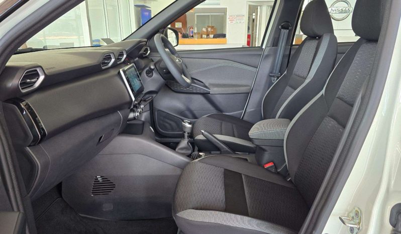 
								Nissan Magnite 1.0 Acenta MT full									