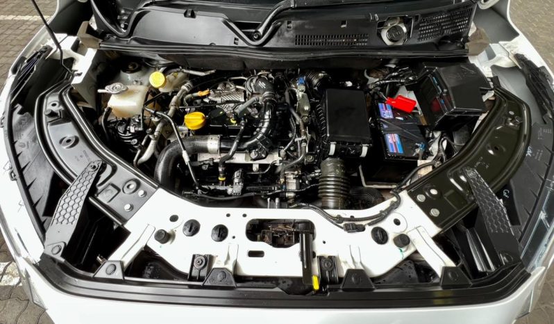 
								Nissan Magnite 1.0 T Acenta full									