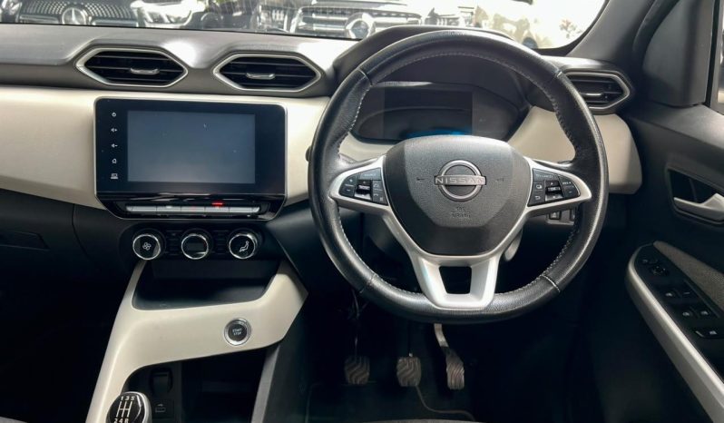 
								Nissan Magnite 1.0 T Acenta full									