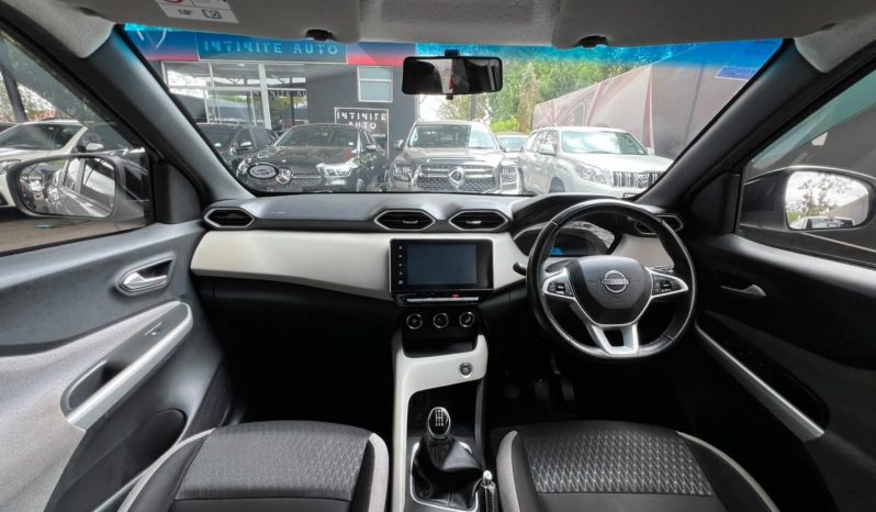 
								Nissan Magnite 1.0 T Acenta full									