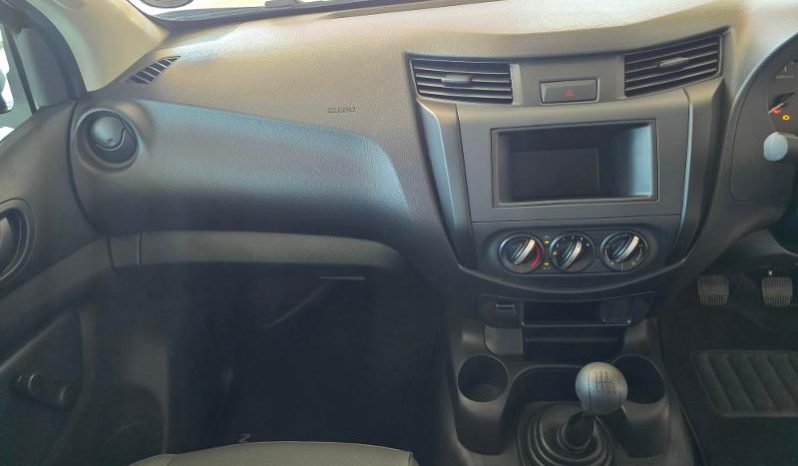 
								Nissan Navara 2.5D Xe S Cab 4X2 full									