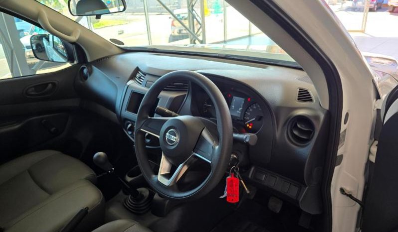 
								Nissan Navara 2.5D Xe S Cab 4X2 full									