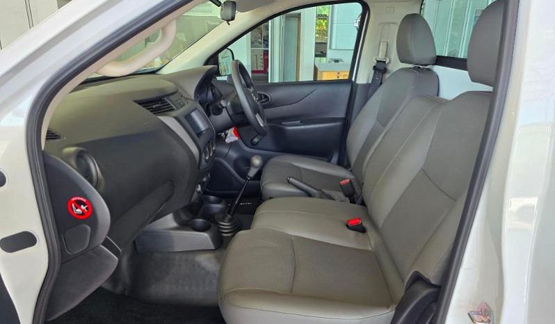 
								Nissan Navara 2.5D Xe S Cab 4X2 full									