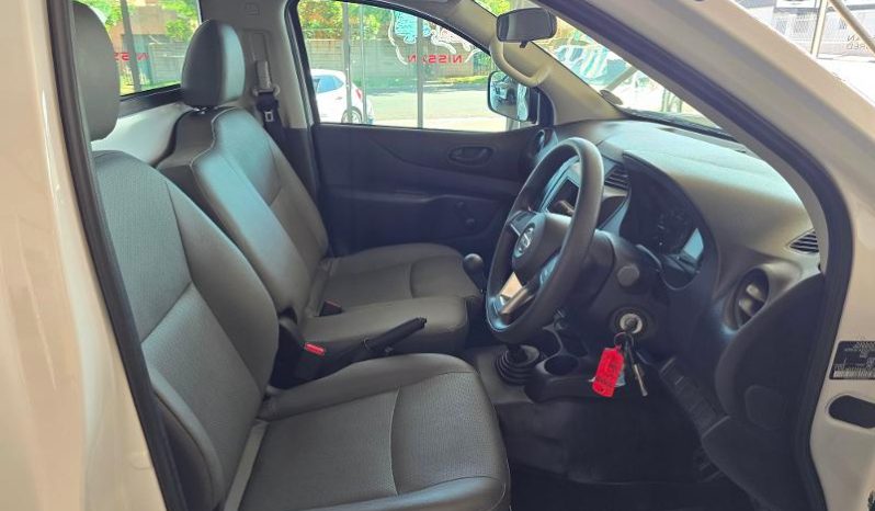 
								Nissan Navara 2.5D Xe S Cab 4X2 full									