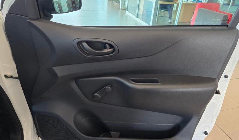 
								Nissan Navara 2.5D Xe S Cab 4X2 full									