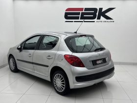Peugeot 207 1.4 Xr 5-Door