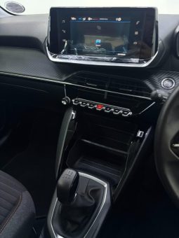 
										Peugeot 208 1.2 Active full									