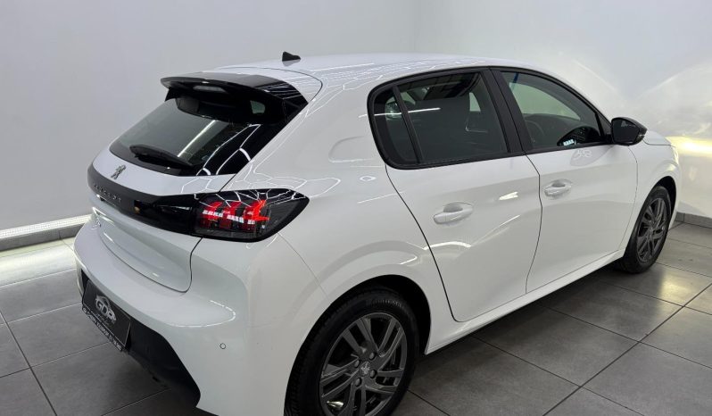 
								Peugeot 208 1.2 Active full									