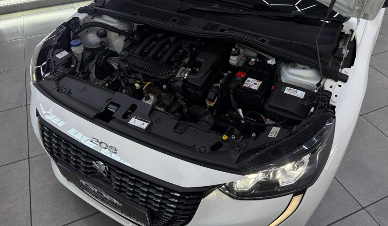 
								Peugeot 208 1.2 Active full									