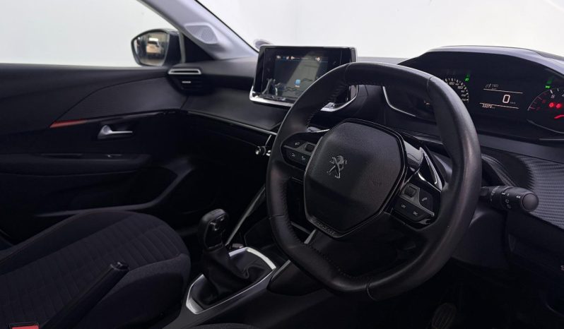
								Peugeot 208 1.2 Active full									