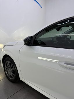 
										Peugeot 208 1.2 Active full									