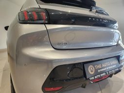 
										Peugeot 208 1.2T Allure At full									