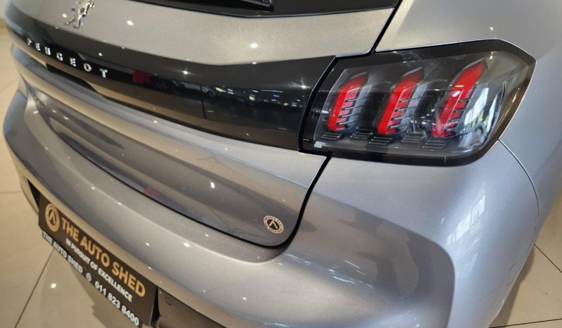 
								Peugeot 208 1.2T Allure At full									