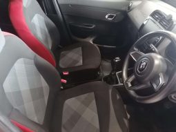 
										Renault KWID KWID 1.0 DYNAMIQUE / ZEN / TECHNO 5DR full									