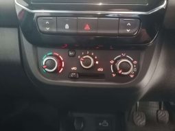 
										Renault KWID KWID 1.0 DYNAMIQUE / ZEN / TECHNO 5DR full									