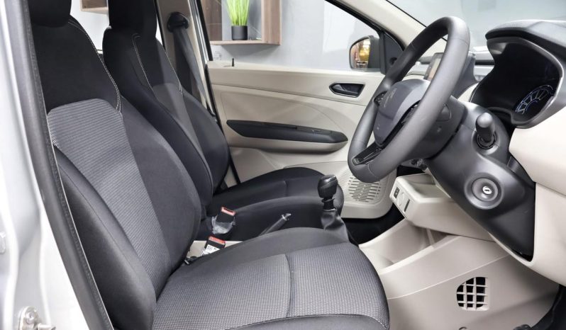 
								Renault Triber 1.0 Evolution full									