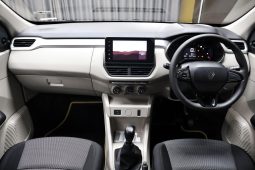 
										Renault Triber 1.0 Evolution full									