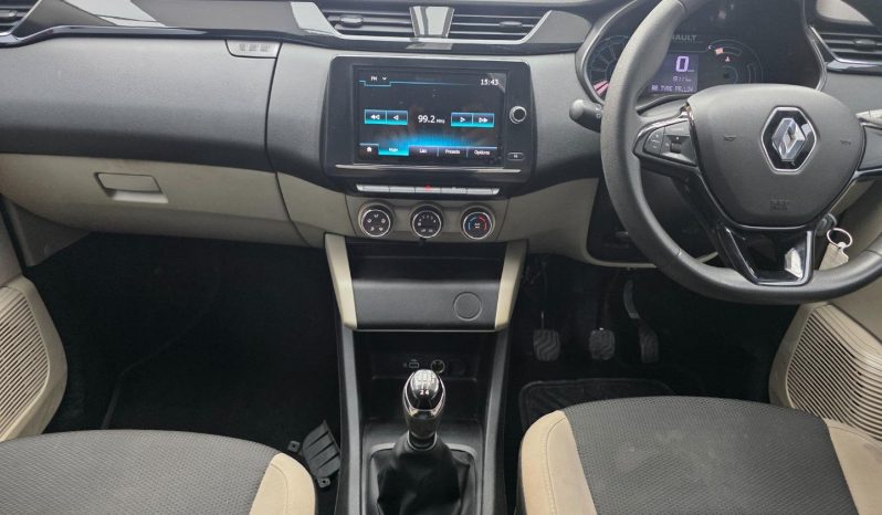 
								Renault Triber 1.0 Zen full									