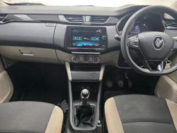 
										Renault Triber 1.0 Zen full									