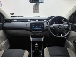 
										Renault Triber 1.0 Zen full									