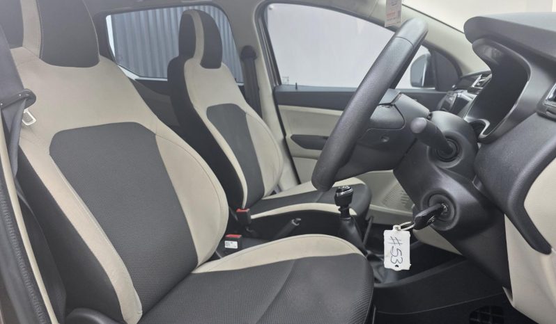 
								Renault Triber 1.0 Zen full									