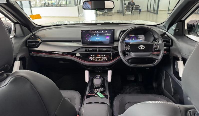 
								Tata Harrier 2.0TD Fearless Plus At full									