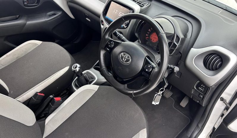 
								Toyota Aygo 1.0 5-Door full									