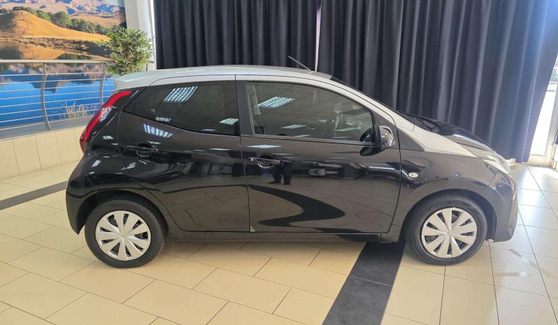 
								Toyota AYGO/AGYA/VITZ AYGO 1.0 X-CITE (5DR) full									