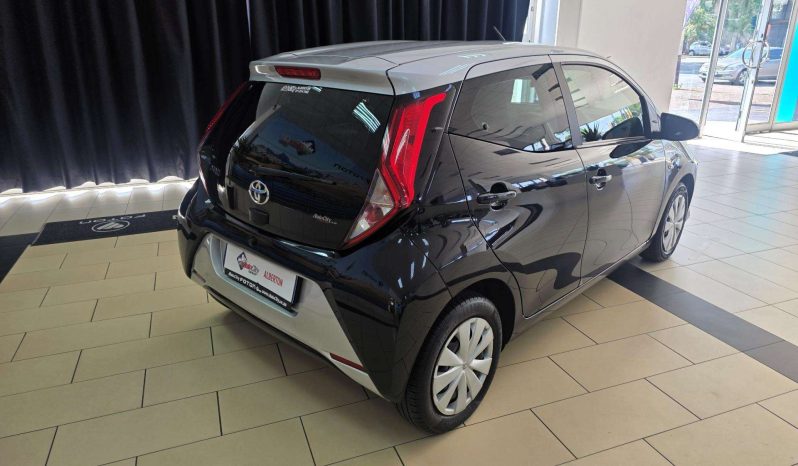 
								Toyota AYGO/AGYA/VITZ AYGO 1.0 X-CITE (5DR) full									