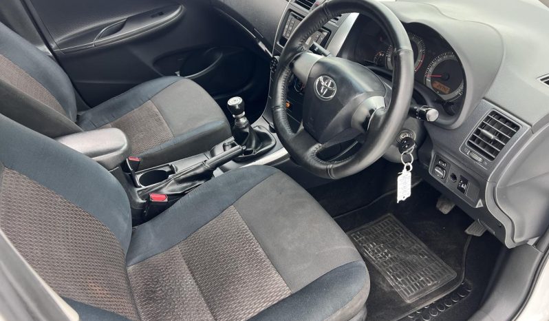 
								Toyota Corolla Quest 1.6 full									