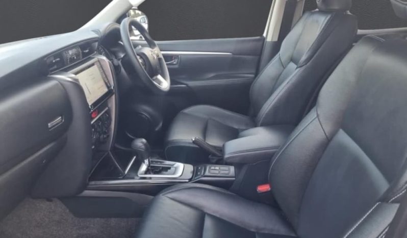 
								TOYOTA FORTUNER 2.4 GD-6 4X4 AT full									